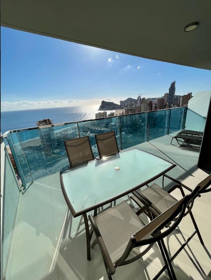 2 bedroom Apartment for sale in Benidorm with pool garage - € 690,000 (Ref: 9453701)