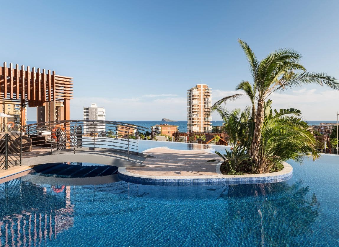 2 bedroom Apartment for sale in Benidorm with pool garage - € 690,000 (Ref: 9453701)
