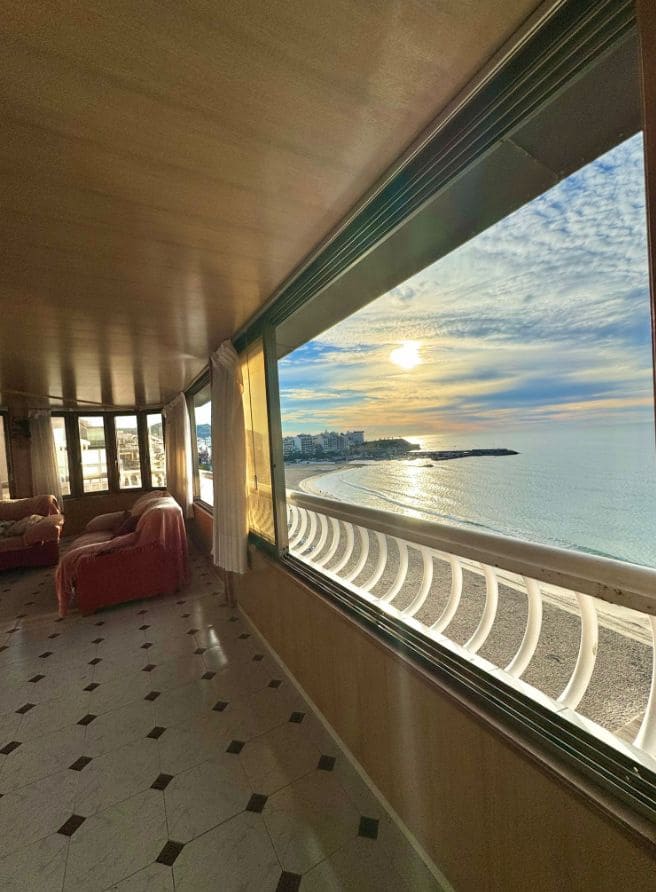 4 bedroom Apartment for sale in Benidorm with garage - € 550,000 (Ref: 9453702)