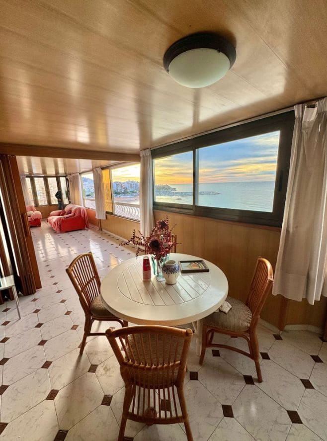 4 bedroom Apartment for sale in Benidorm with garage - € 550,000 (Ref: 9453702)