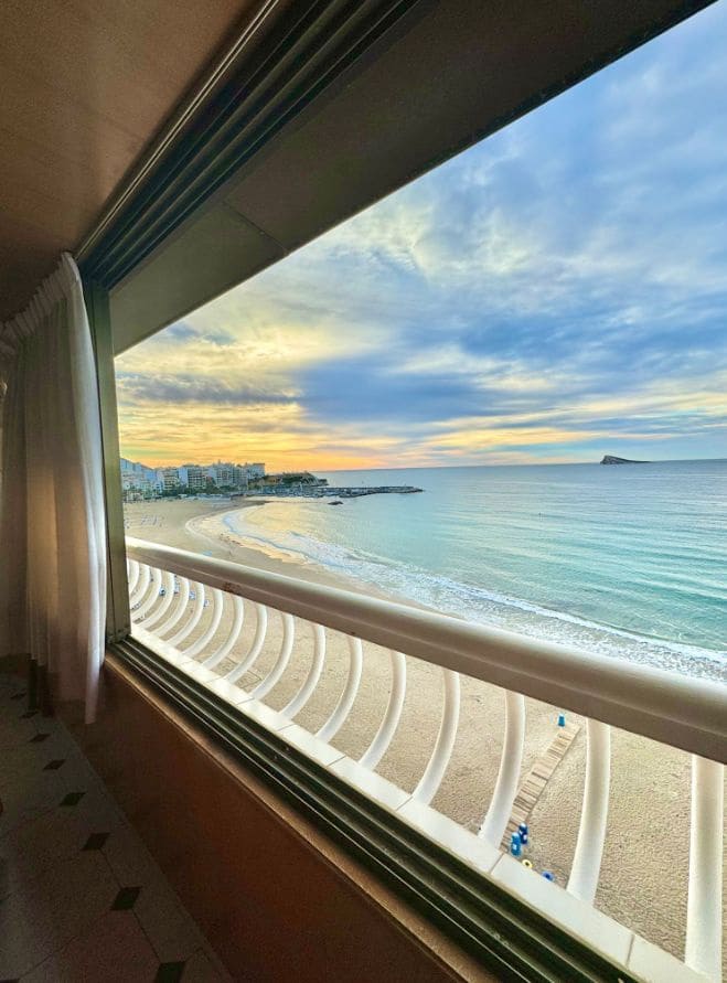 4 bedroom Apartment for sale in Benidorm with garage - € 550,000 (Ref: 9453702)