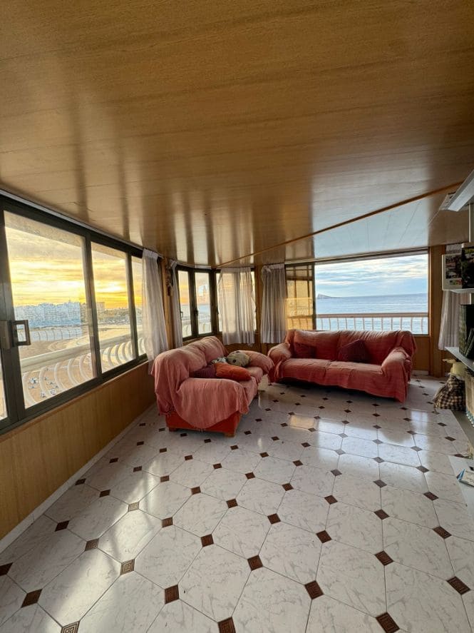 4 bedroom Apartment for sale in Benidorm with garage - € 550,000 (Ref: 9453702)