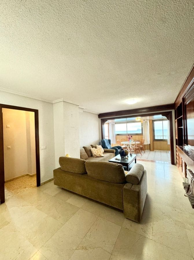 4 bedroom Apartment for sale in Benidorm with garage - € 550,000 (Ref: 9453702)