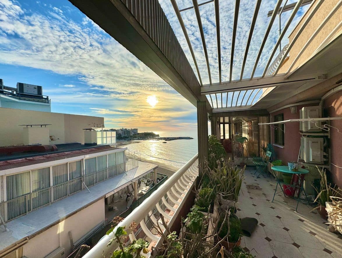 4 bedroom Apartment for sale in Benidorm with garage - € 550,000 (Ref: 9453702)