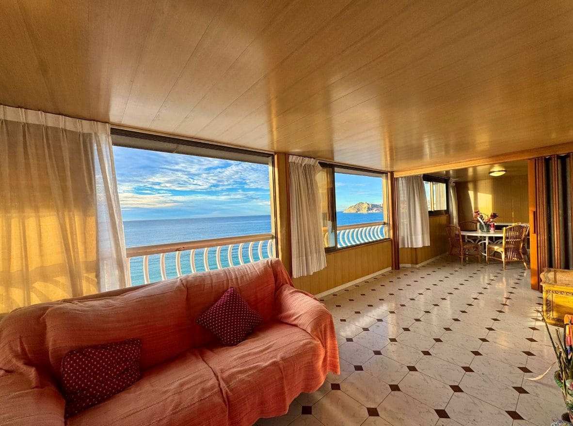 4 bedroom Apartment for sale in Benidorm with garage - € 550,000 (Ref: 9453702)