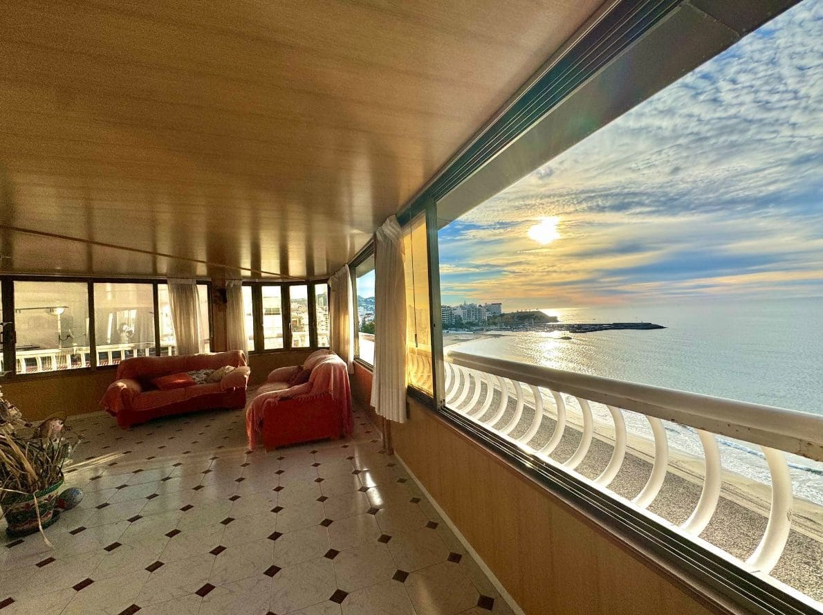 4 bedroom Apartment for sale in Benidorm with garage - € 550,000 (Ref: 9453702)