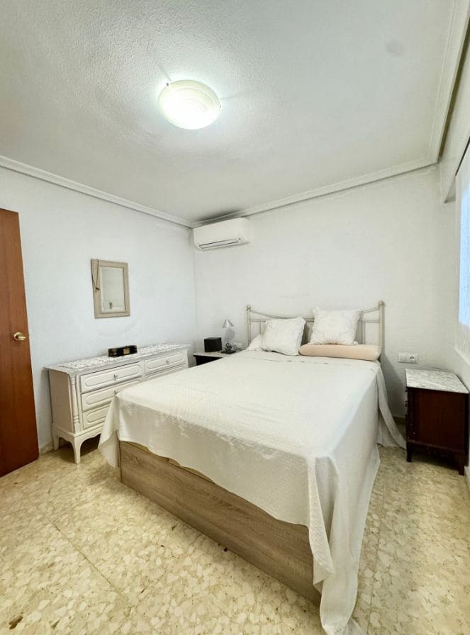 4 bedroom Apartment for sale in Benidorm with garage - € 550,000 (Ref: 9453702)