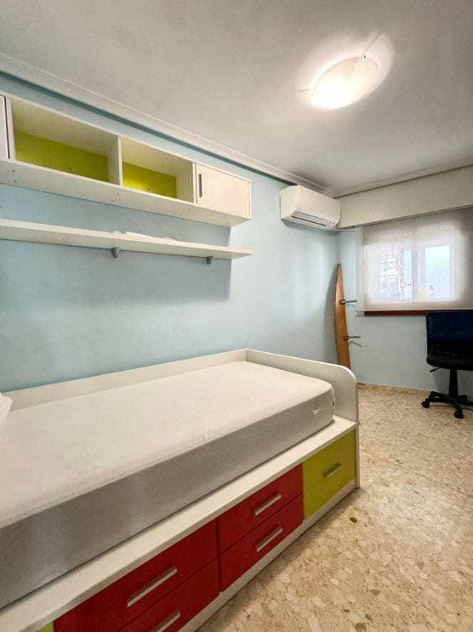 4 bedroom Apartment for sale in Benidorm with garage - € 550,000 (Ref: 9453702)