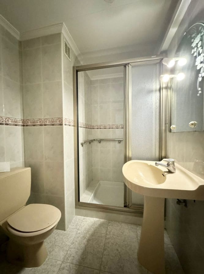 4 bedroom Apartment for sale in Benidorm with garage - € 550,000 (Ref: 9453702)