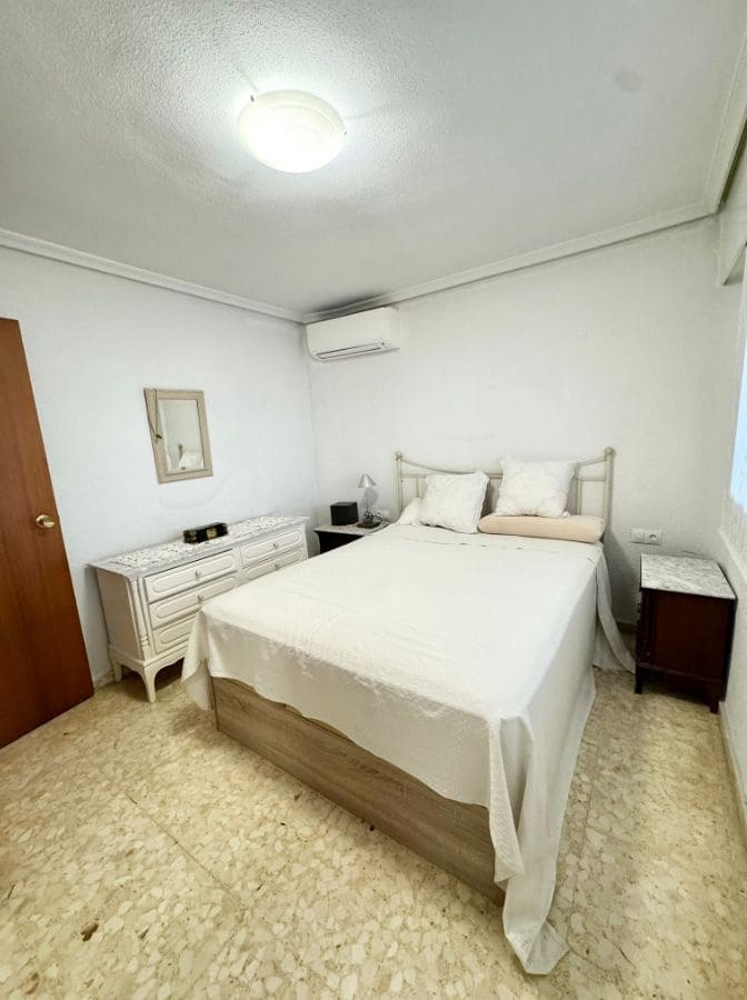 4 bedroom Apartment for sale in Benidorm with garage - € 550,000 (Ref: 9453702)