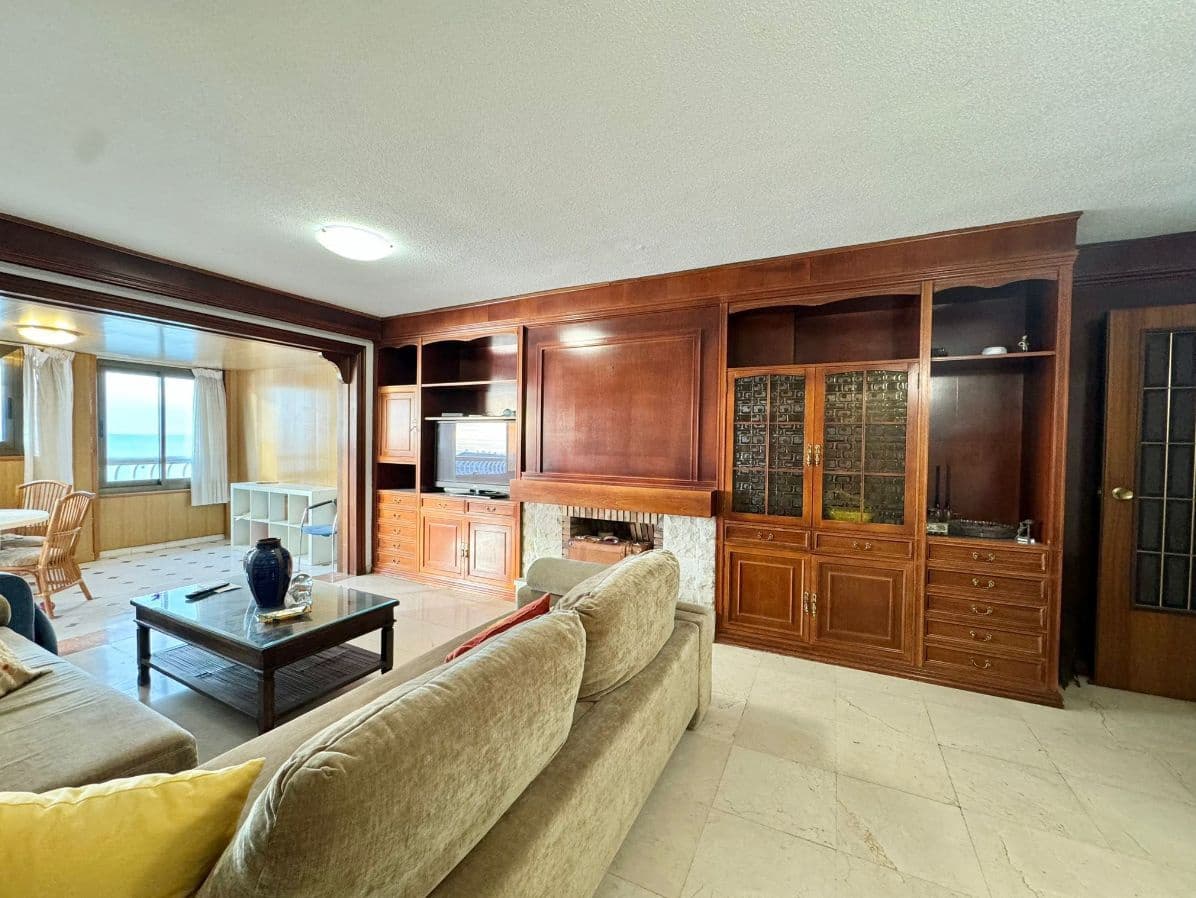 4 bedroom Apartment for sale in Benidorm with garage - € 550,000 (Ref: 9453702)