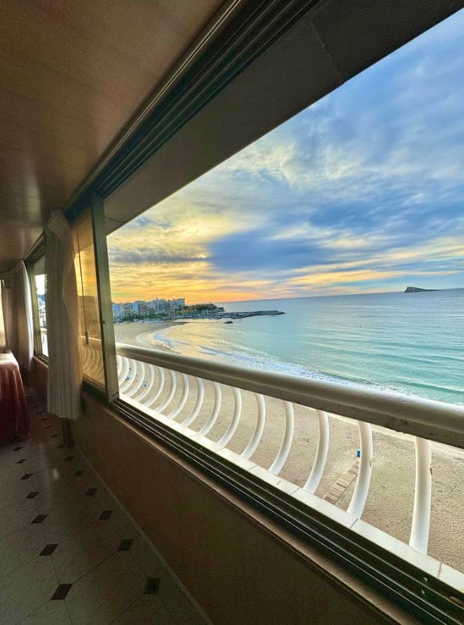 4 bedroom Apartment for sale in Benidorm with garage - € 550,000 (Ref: 9453702)