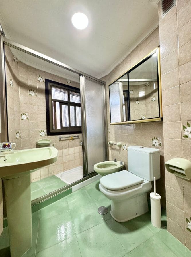 4 bedroom Apartment for sale in Benidorm with garage - € 550,000 (Ref: 9453702)