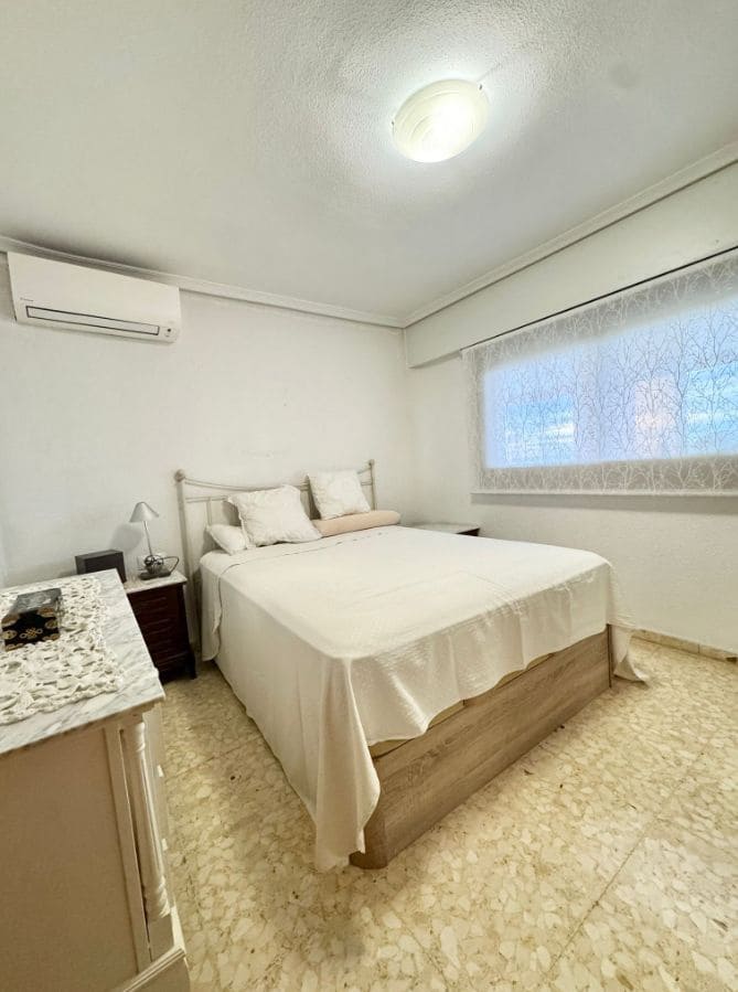 4 bedroom Apartment for sale in Benidorm with garage - € 550,000 (Ref: 9453702)