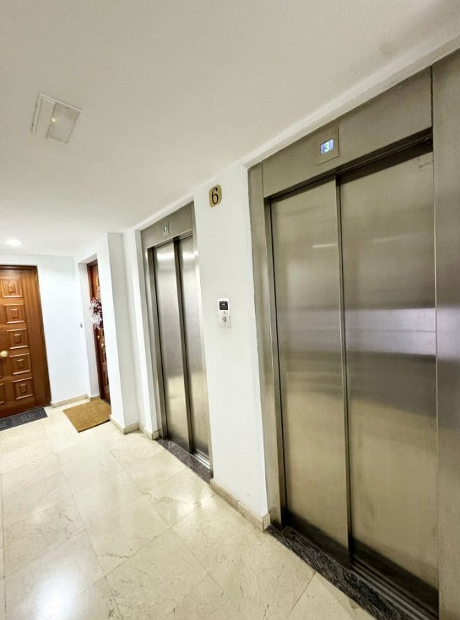 4 bedroom Apartment for sale in Benidorm with garage - € 550,000 (Ref: 9453702)