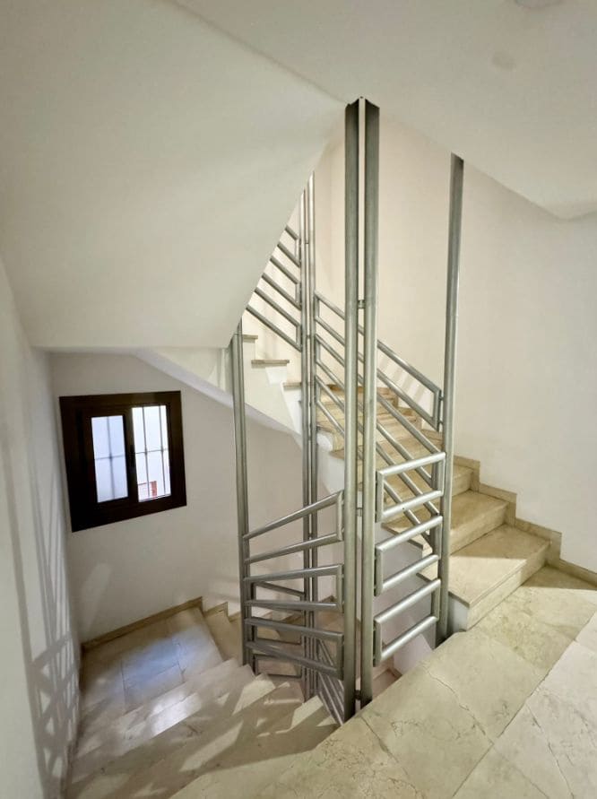 4 bedroom Apartment for sale in Benidorm with garage - € 550,000 (Ref: 9453702)