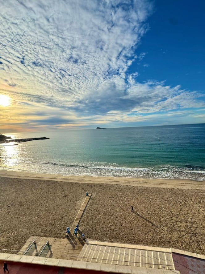 4 bedroom Apartment for sale in Benidorm with garage - € 550,000 (Ref: 9453702)