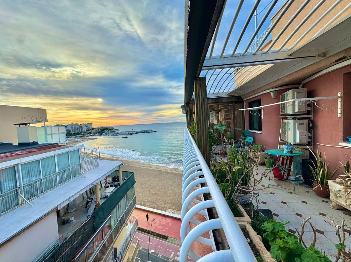 4 bedroom Apartment for sale in Benidorm with garage - € 550,000 (Ref: 9453702)