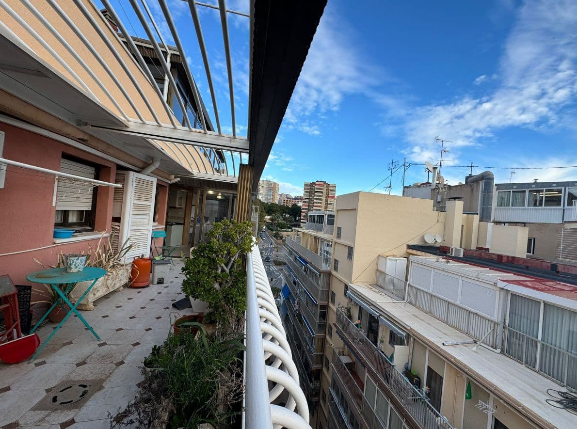 4 bedroom Apartment for sale in Benidorm with garage - € 550,000 (Ref: 9453702)