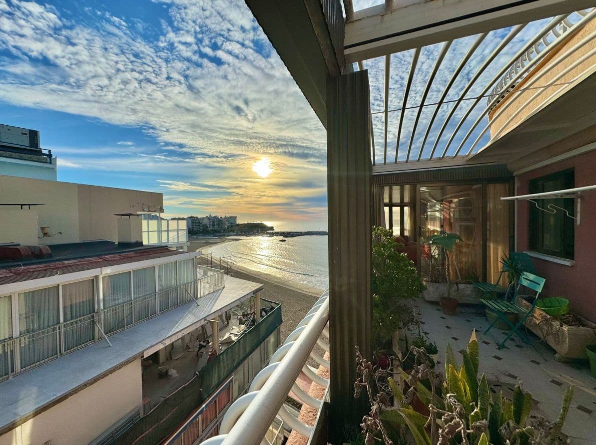 4 bedroom Apartment for sale in Benidorm with garage - € 550,000 (Ref: 9453702)