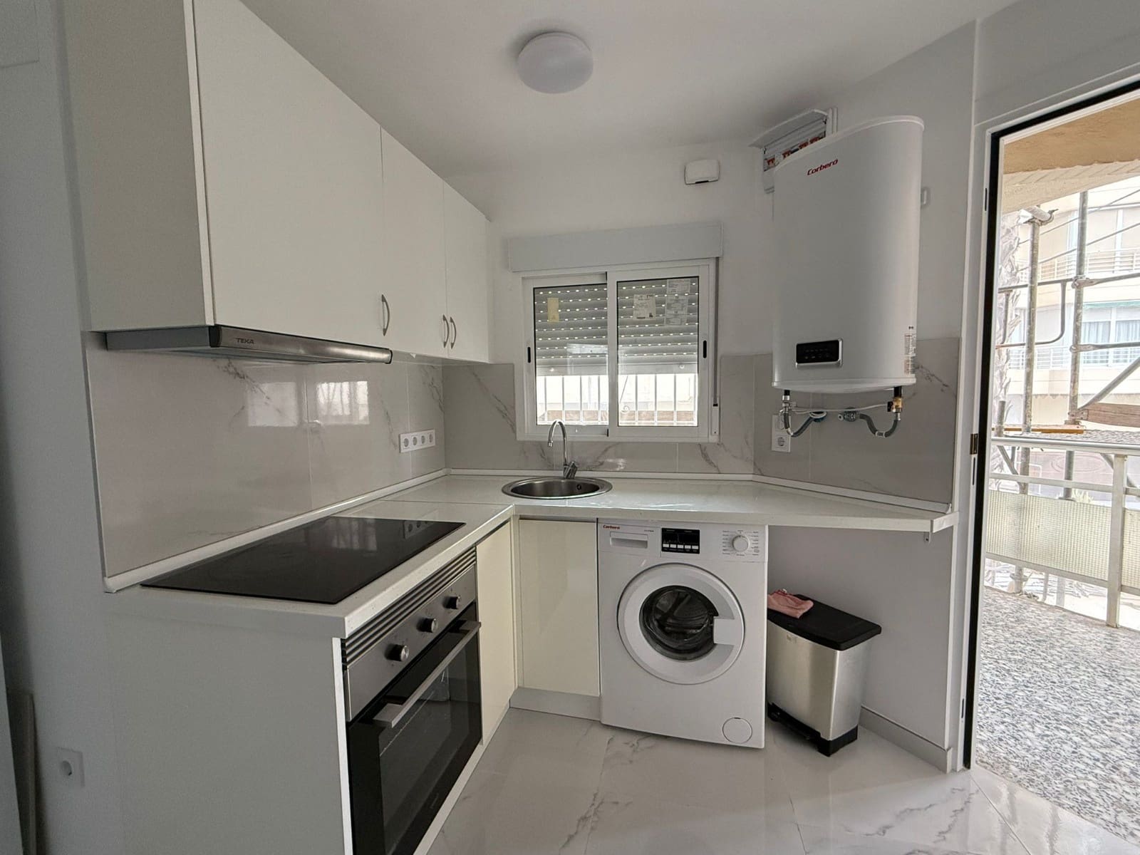 2 soverom Leilighet til salgs i Benidorm med svømmebasseng - € 168 000 (Ref: 9453715)