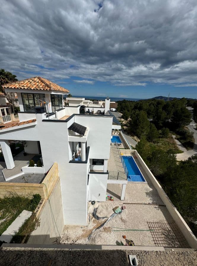 4 bedroom Villa for sale in La Nucia with pool - € 600,000 (Ref: 9453718)