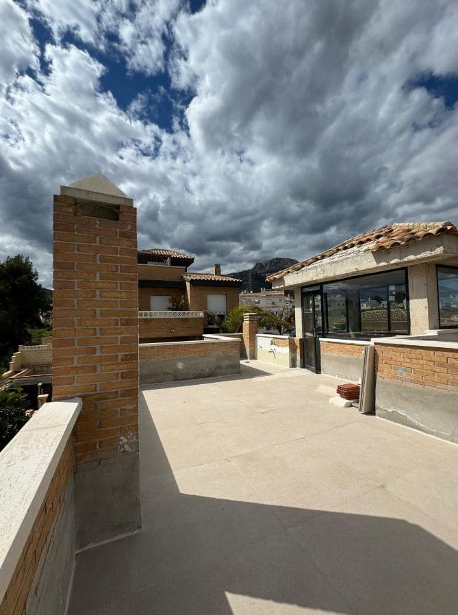 4 bedroom Villa for sale in La Nucia with pool - € 600,000 (Ref: 9453718)