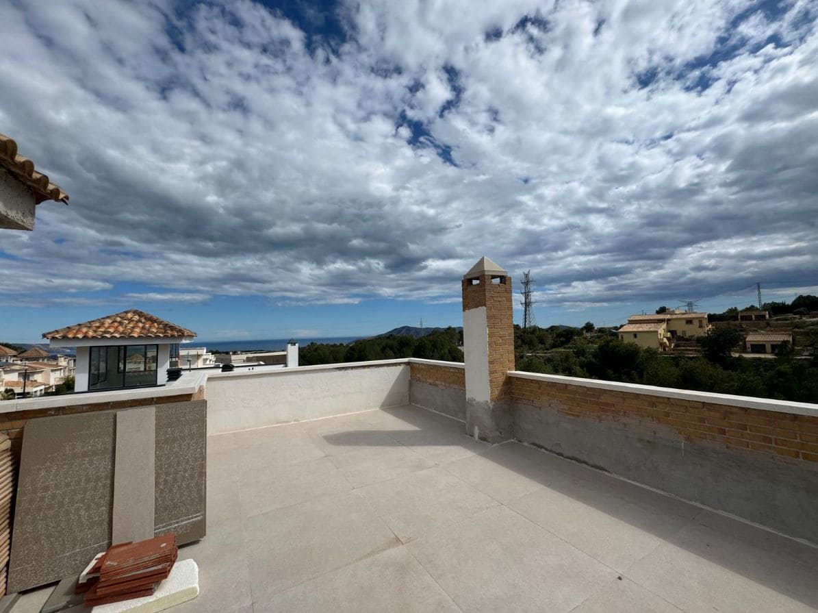 4 bedroom Villa for sale in La Nucia with pool - € 600,000 (Ref: 9453718)