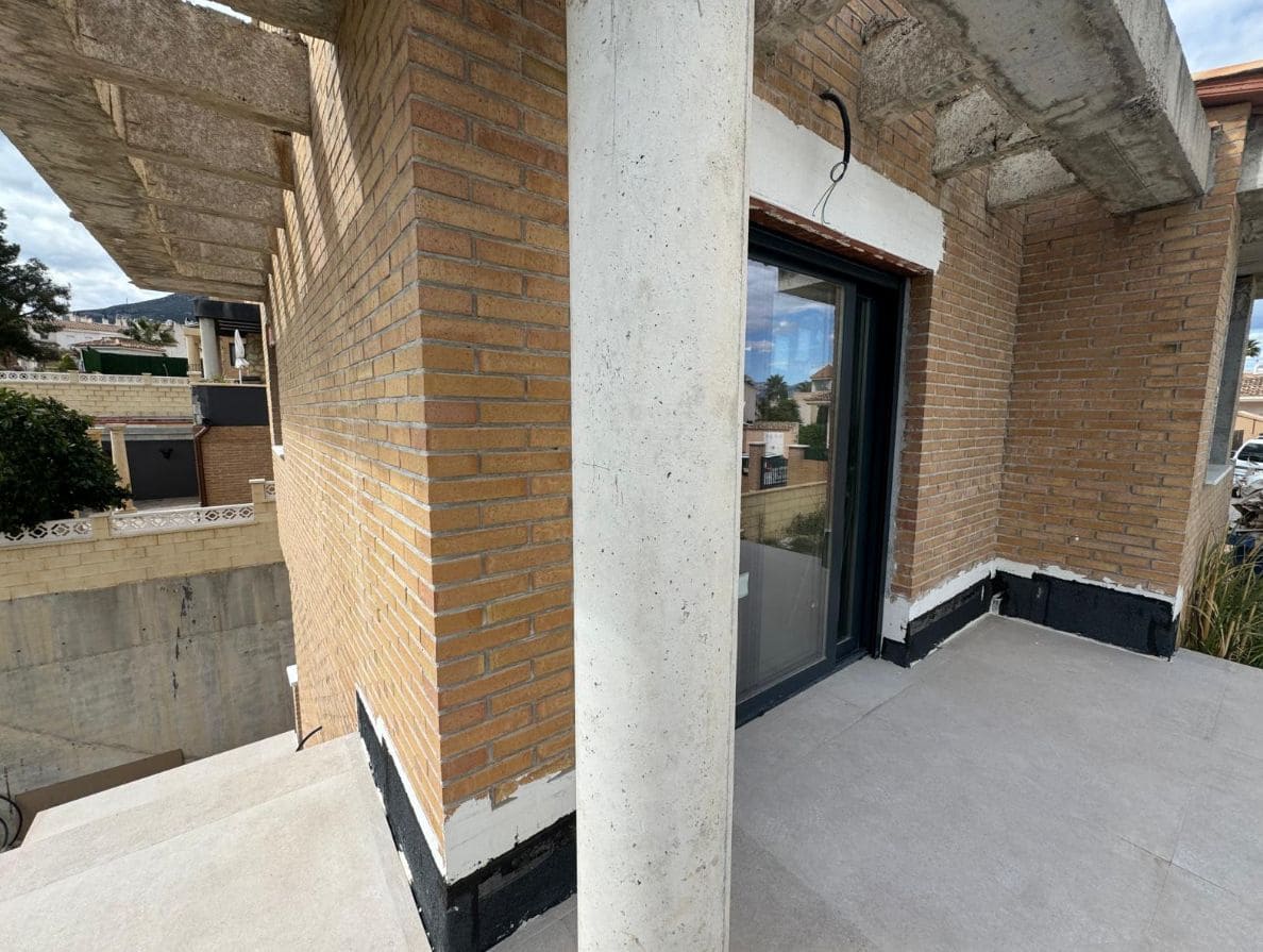 4 bedroom Villa for sale in La Nucia with pool - € 600,000 (Ref: 9453718)