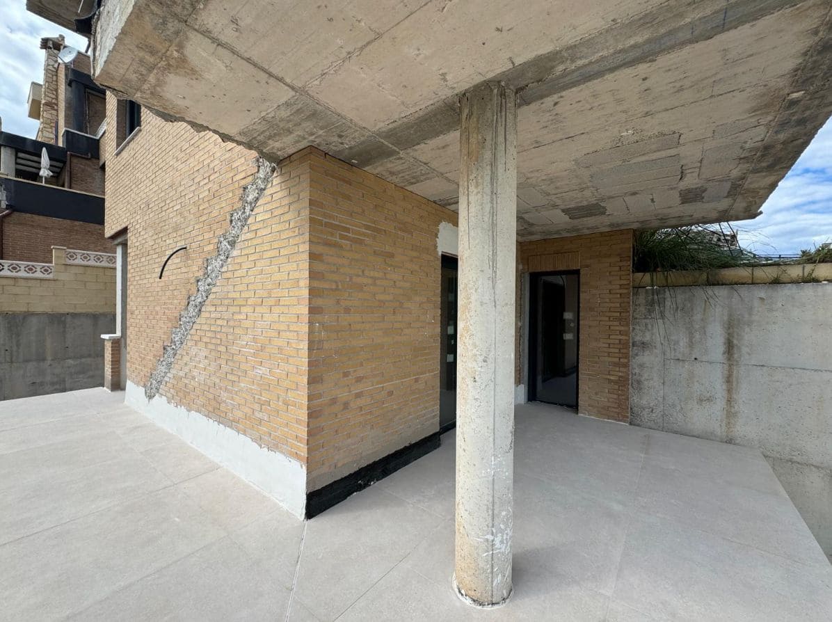 4 bedroom Villa for sale in La Nucia with pool - € 600,000 (Ref: 9453718)