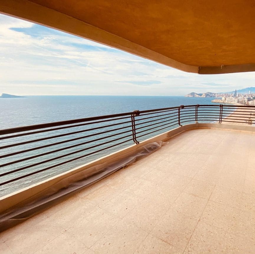 3 bedroom Apartment for sale in Benidorm with pool garage - € 530,000 (Ref: 9453719)