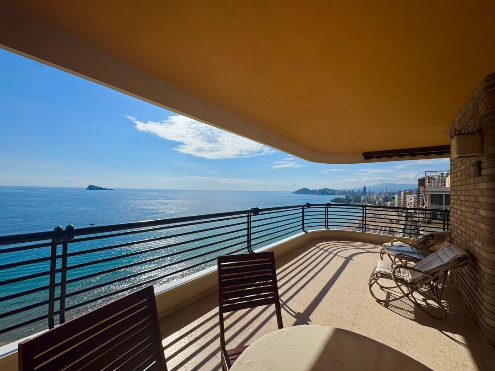 3 bedroom Apartment for sale in Benidorm with pool garage - € 530,000 (Ref: 9453719)