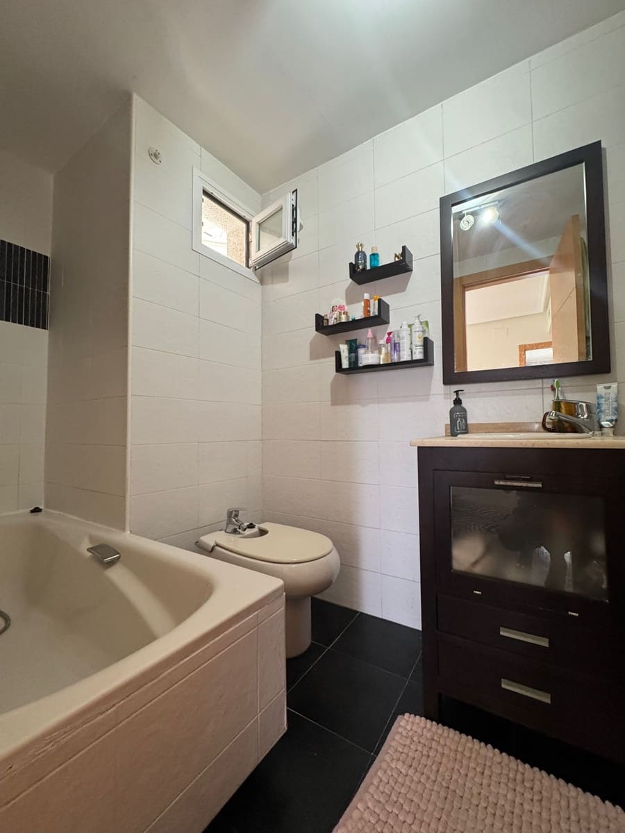 2 makuuhuone Huoneisto myytävänä paikassa La Villajoyosa / Vila Joiosa mukana uima-altaan 
autotalli - 273 000 € (Ref: 9453720)