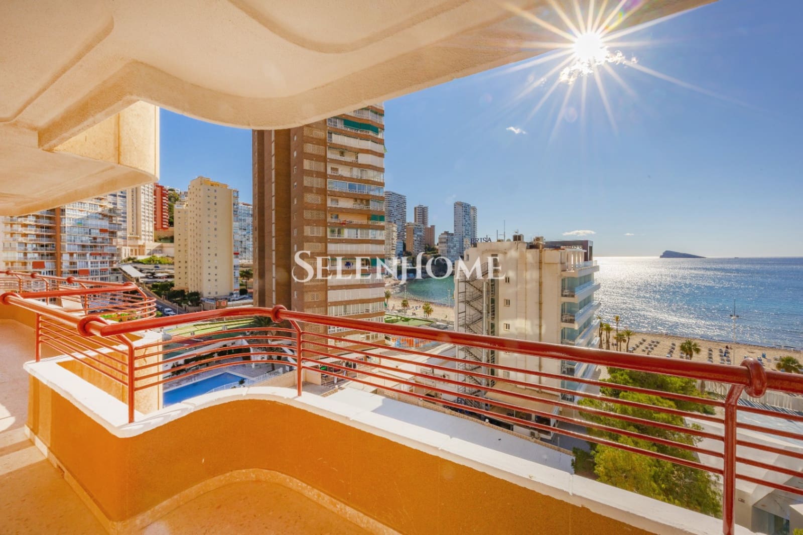 2 soverom Leilighet til salgs i Benidorm med svømmebasseng garasje - € 493 000 (Ref: 9453723)