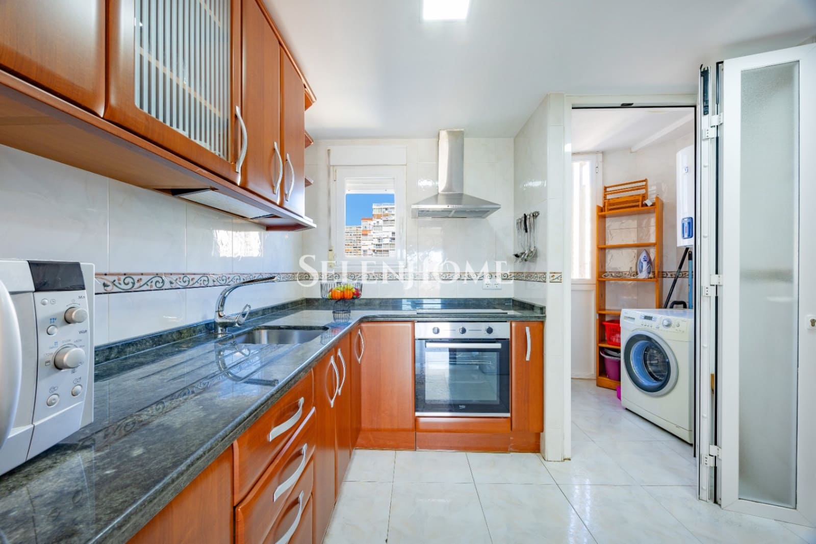 2 soverom Leilighet til salgs i Benidorm med svømmebasseng garasje - € 493 000 (Ref: 9453723)