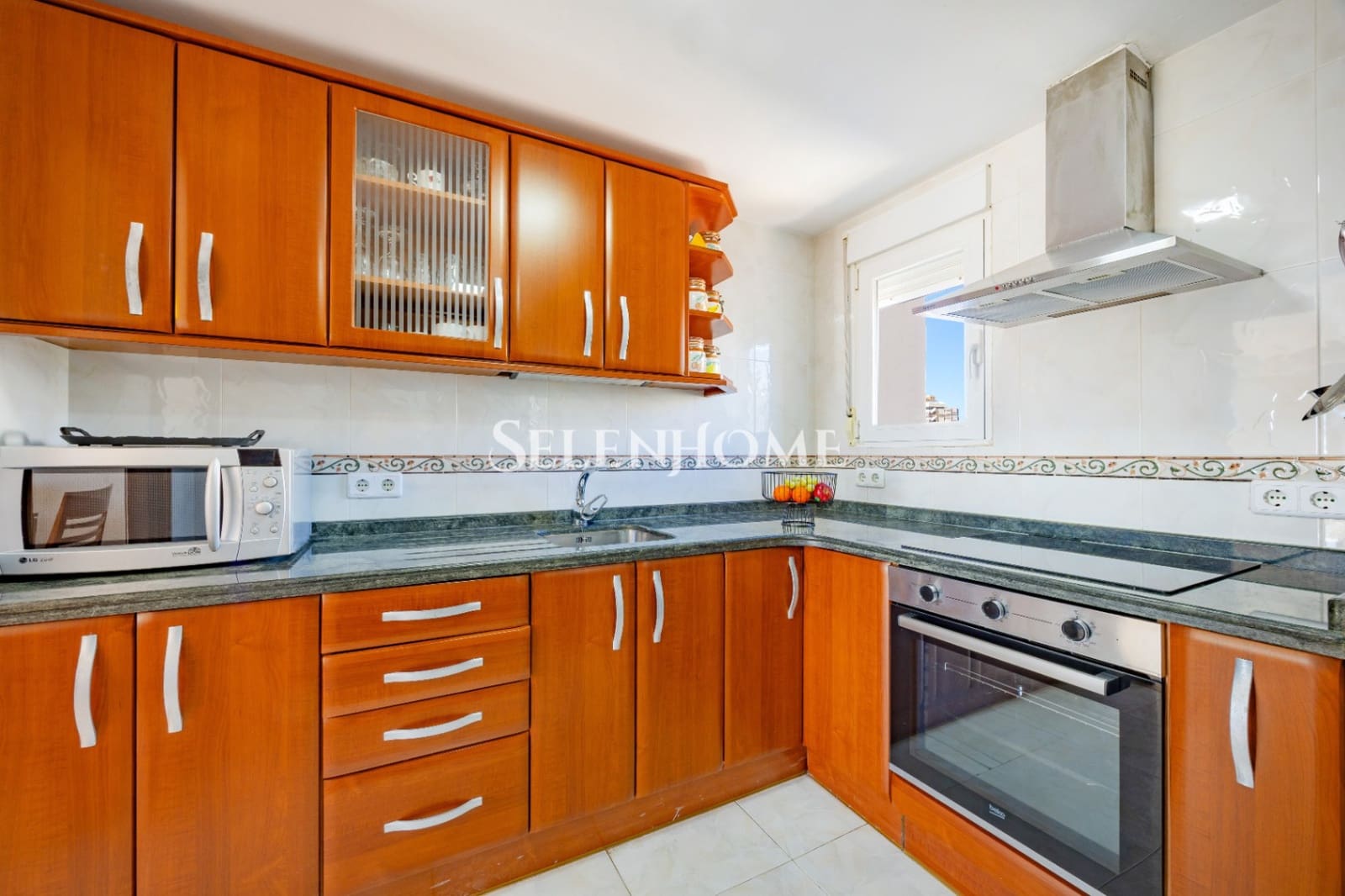 2 soverom Leilighet til salgs i Benidorm med svømmebasseng garasje - € 493 000 (Ref: 9453723)