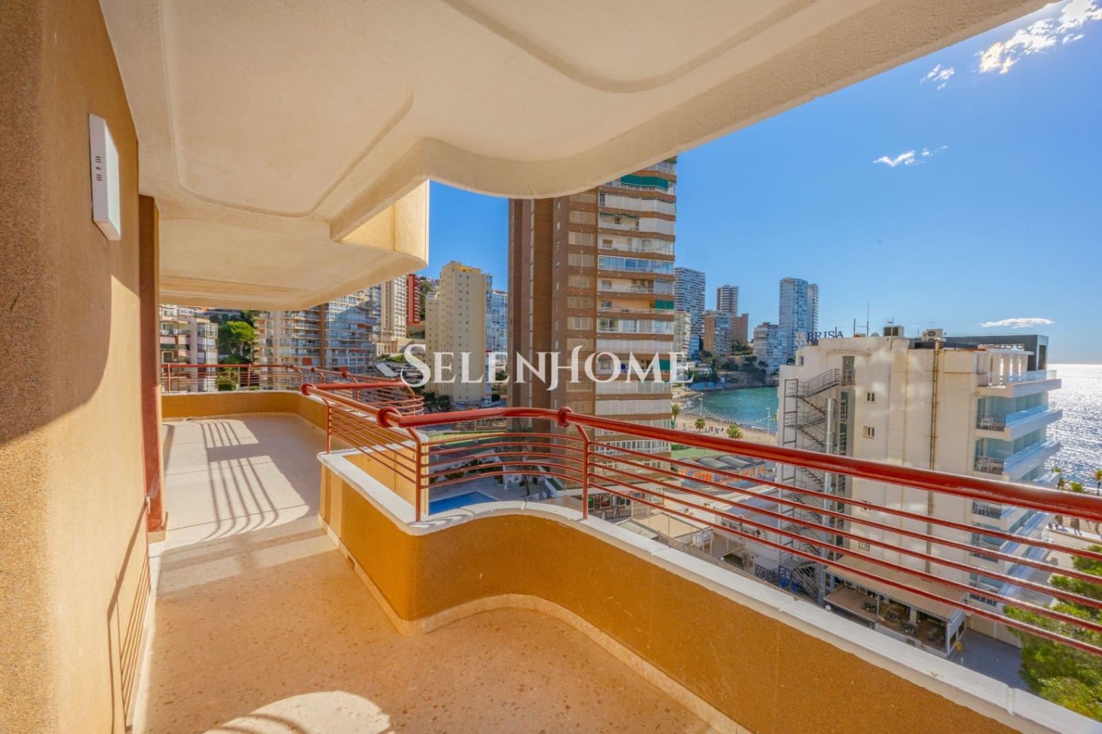 2 soverom Leilighet til salgs i Benidorm med svømmebasseng garasje - € 493 000 (Ref: 9453723)