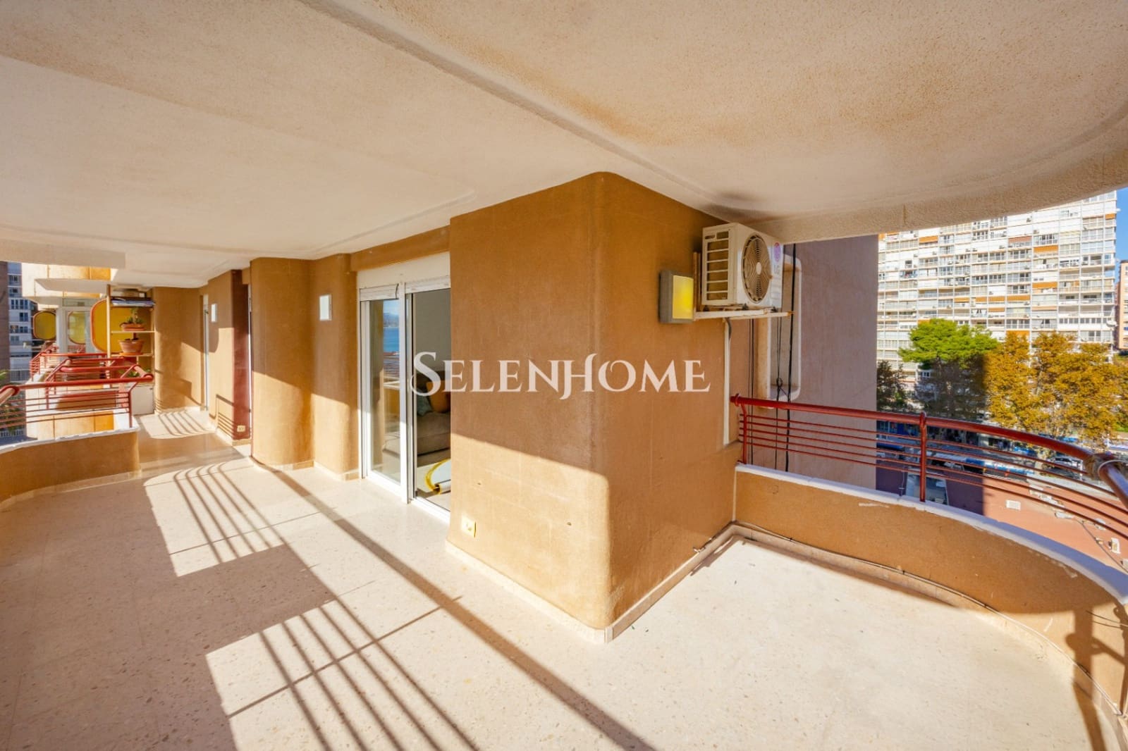 2 soverom Leilighet til salgs i Benidorm med svømmebasseng garasje - € 493 000 (Ref: 9453723)