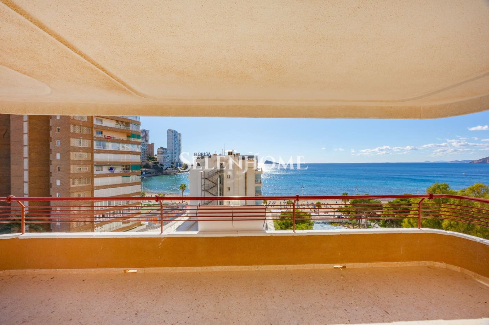 2 soverom Leilighet til salgs i Benidorm med svømmebasseng garasje - € 493 000 (Ref: 9453723)