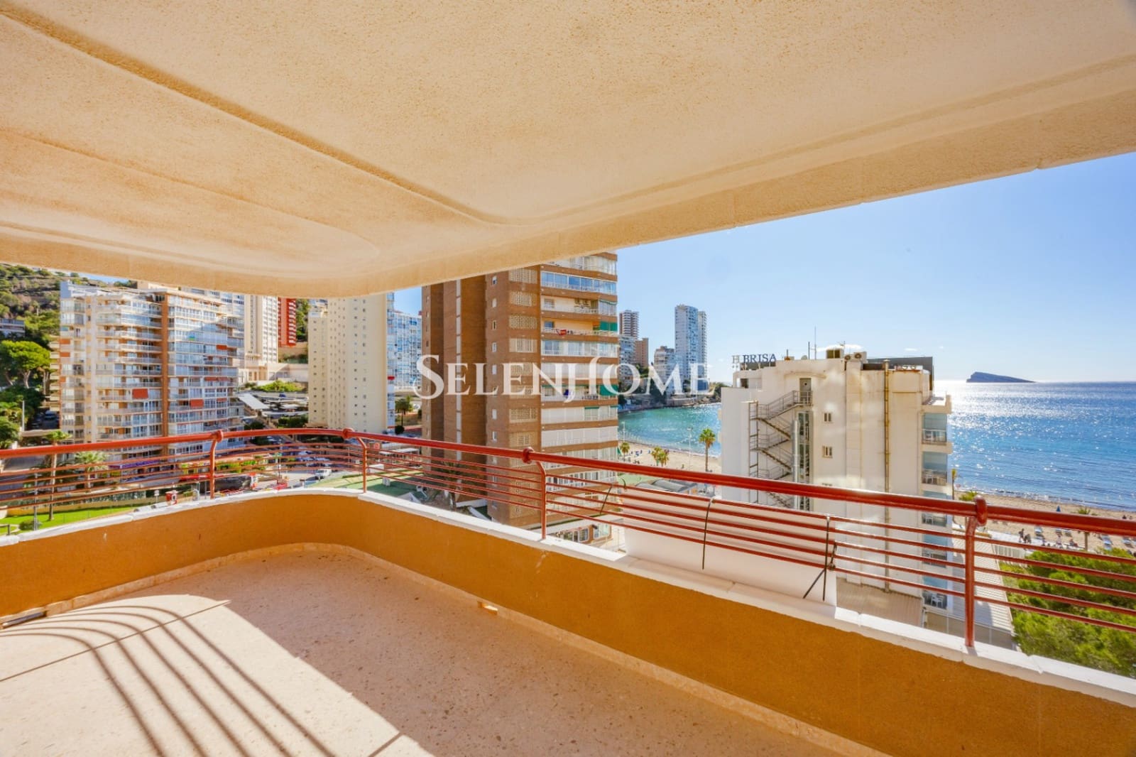 2 soverom Leilighet til salgs i Benidorm med svømmebasseng garasje - € 493 000 (Ref: 9453723)