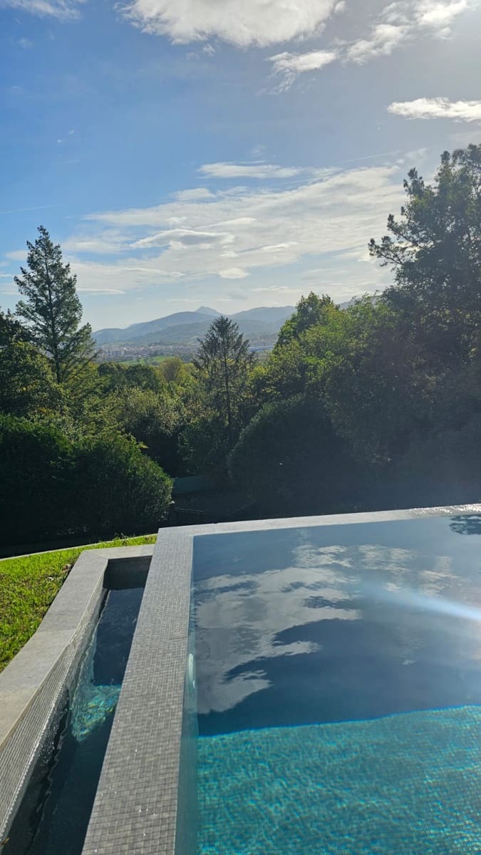 4 bedroom Villa for sale in Donostia-San Sebastian with garage - € 1,590,000 (Ref: 9453724)