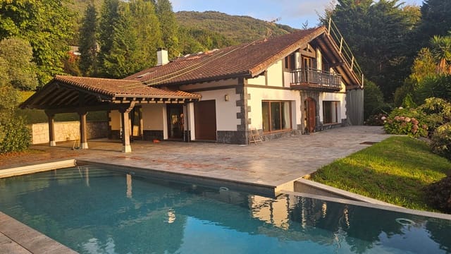 4 soveværelse Villa til salg i Donostia-San Sebastián med garage - € 1.590.000 (Ref: 9453724)