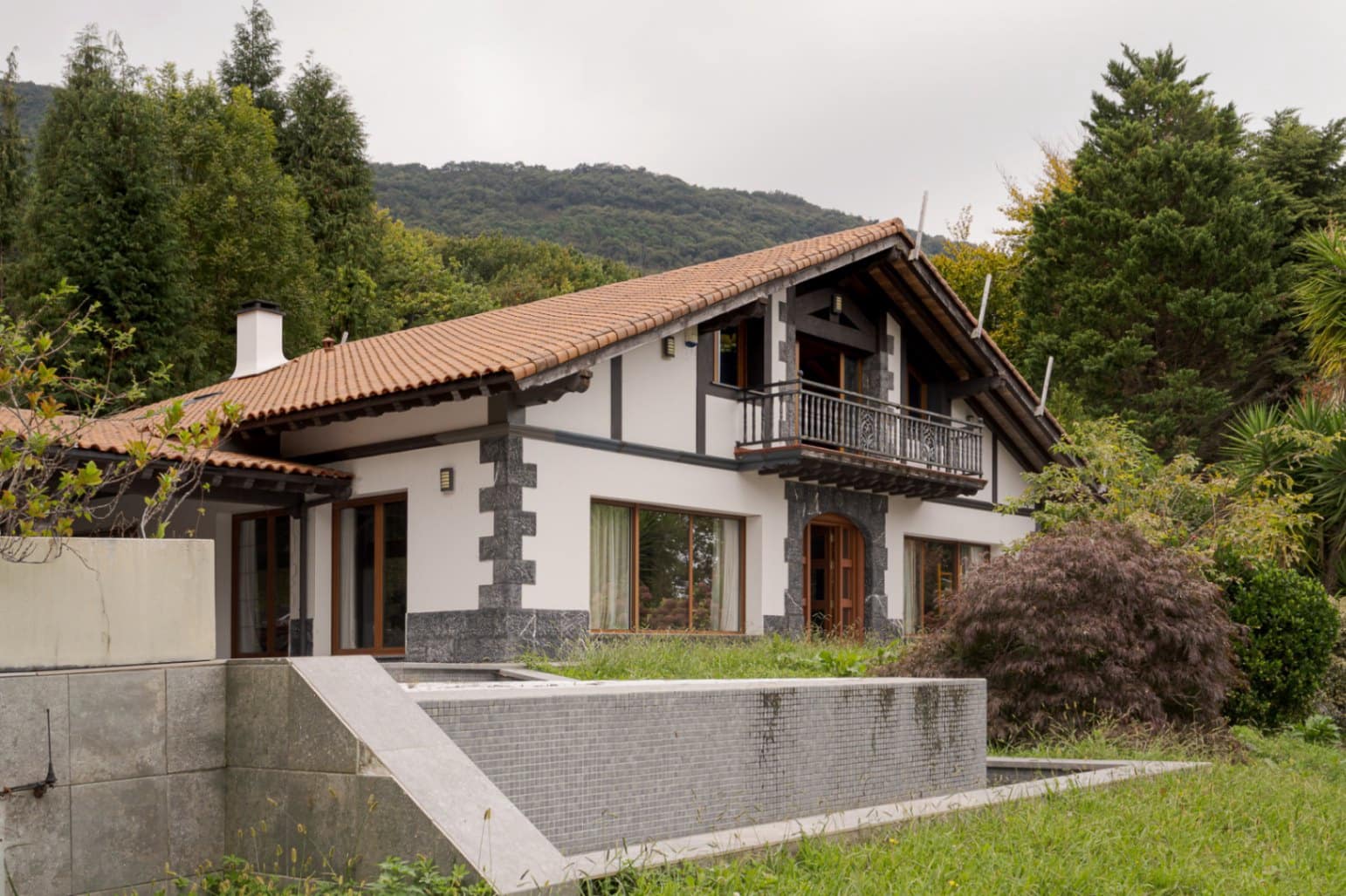 4 bedroom Villa for sale in Donostia-San Sebastian with garage - € 1,590,000 (Ref: 9453724)