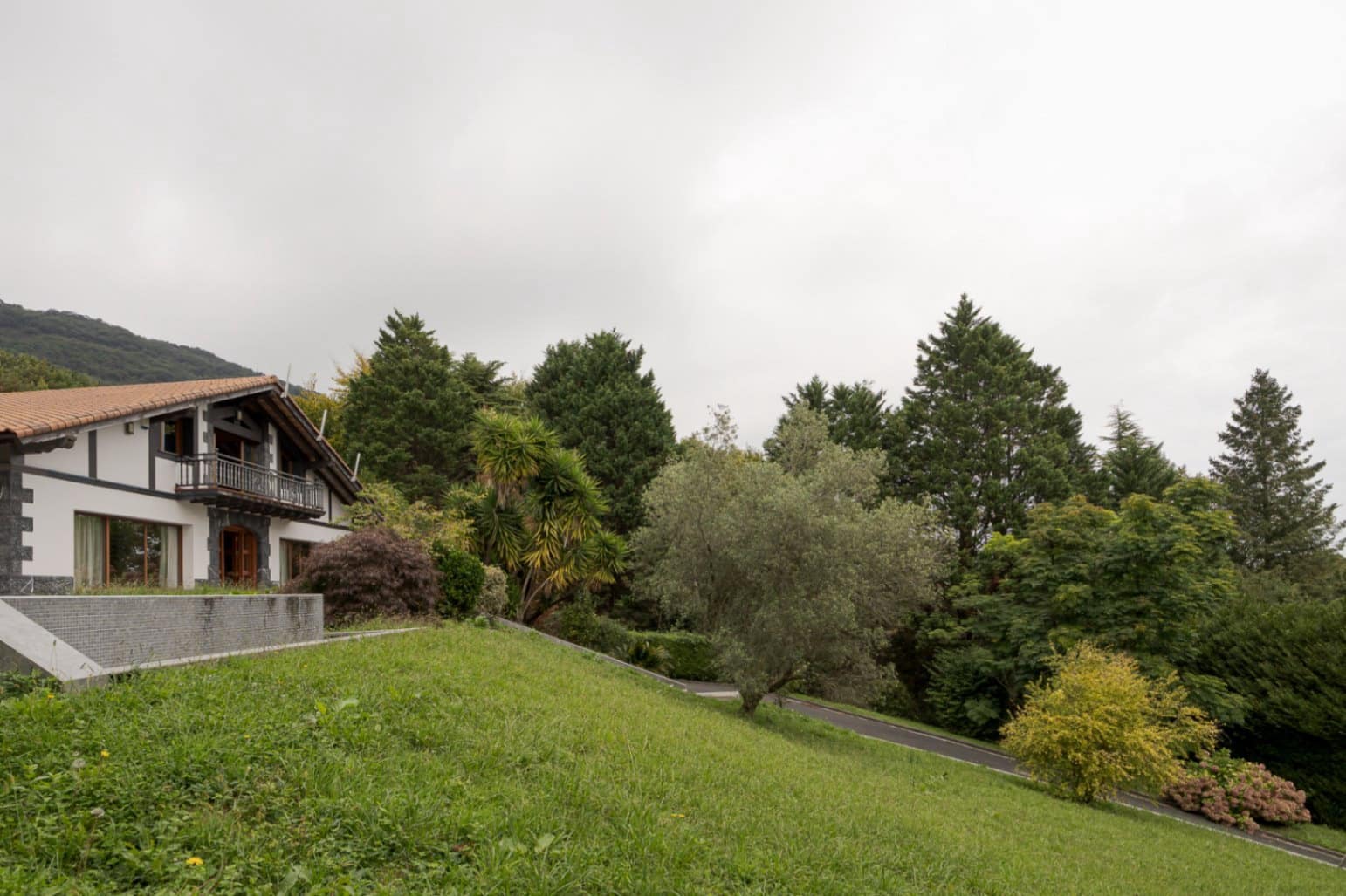 4 bedroom Villa for sale in Donostia-San Sebastian with garage - € 1,590,000 (Ref: 9453724)