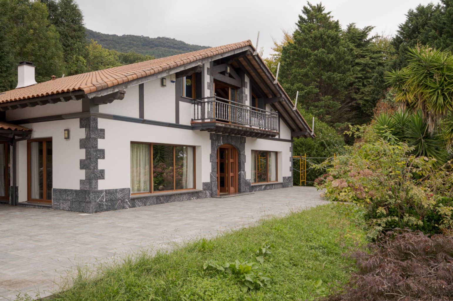 4 bedroom Villa for sale in Donostia-San Sebastian with garage - € 1,590,000 (Ref: 9453724)