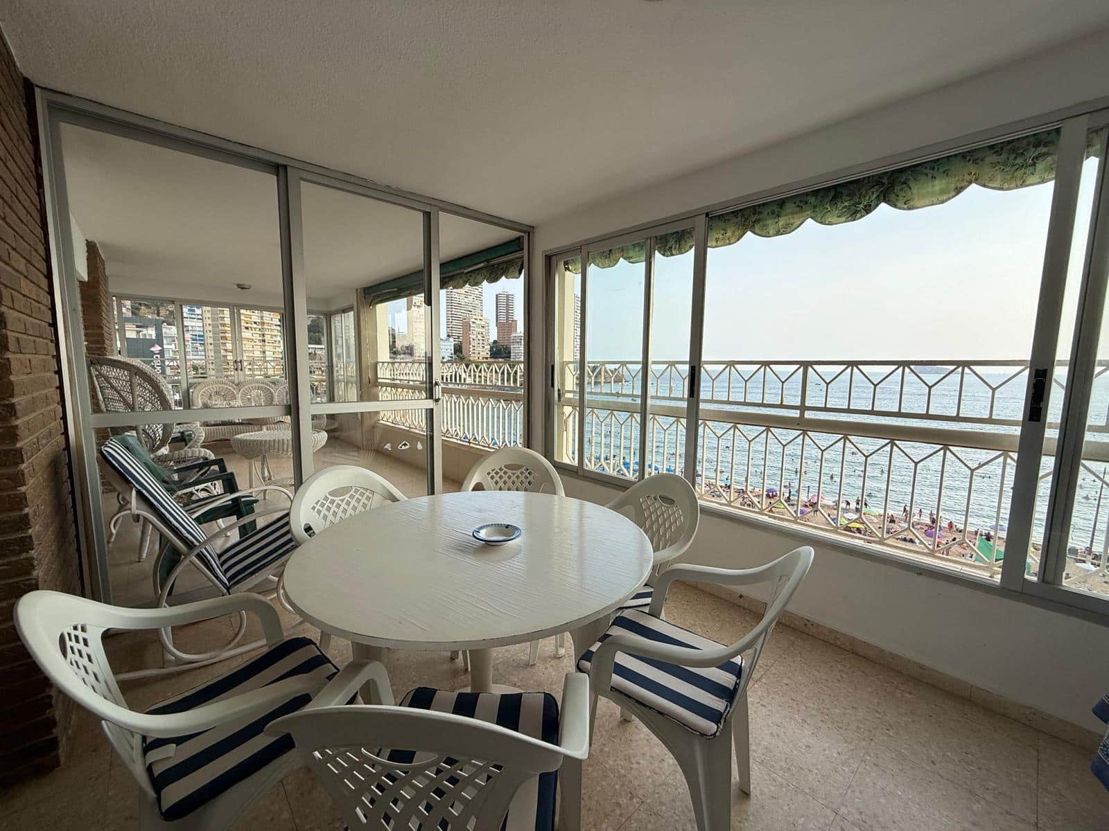 3 bedroom Apartment for sale in Benidorm with pool garage - € 630,000 (Ref: 9453727)