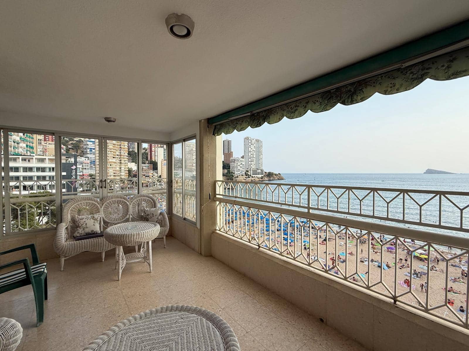 3 bedroom Apartment for sale in Benidorm with pool garage - € 630,000 (Ref: 9453727)