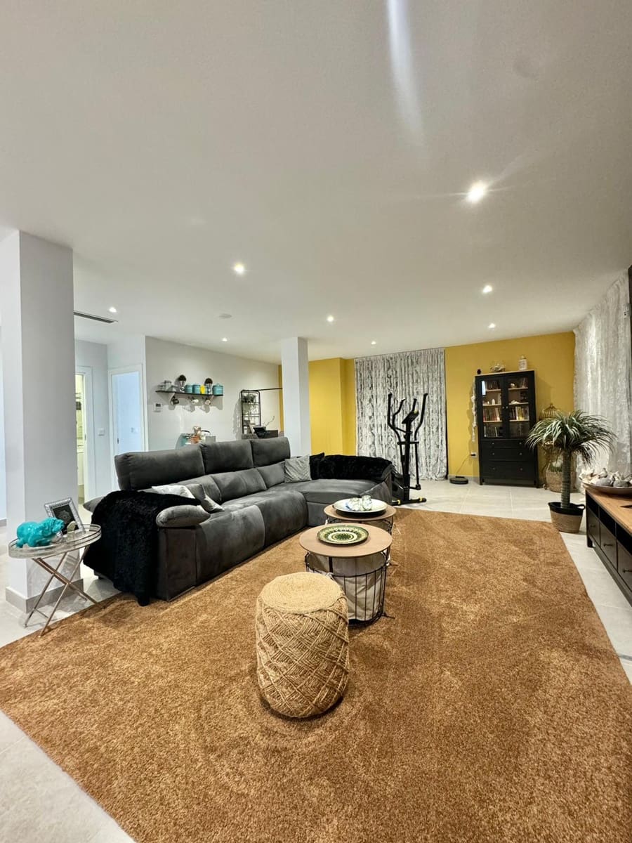 5 sovrum Villa till salu i Polop med pool garage - 649 000 € (Ref: 9453729)