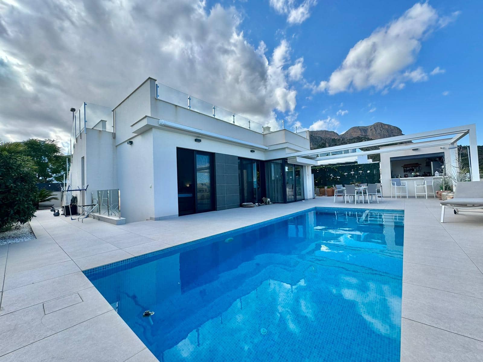 5 sovrum Villa till salu i Polop med pool garage - 649 000 € (Ref: 9453729)