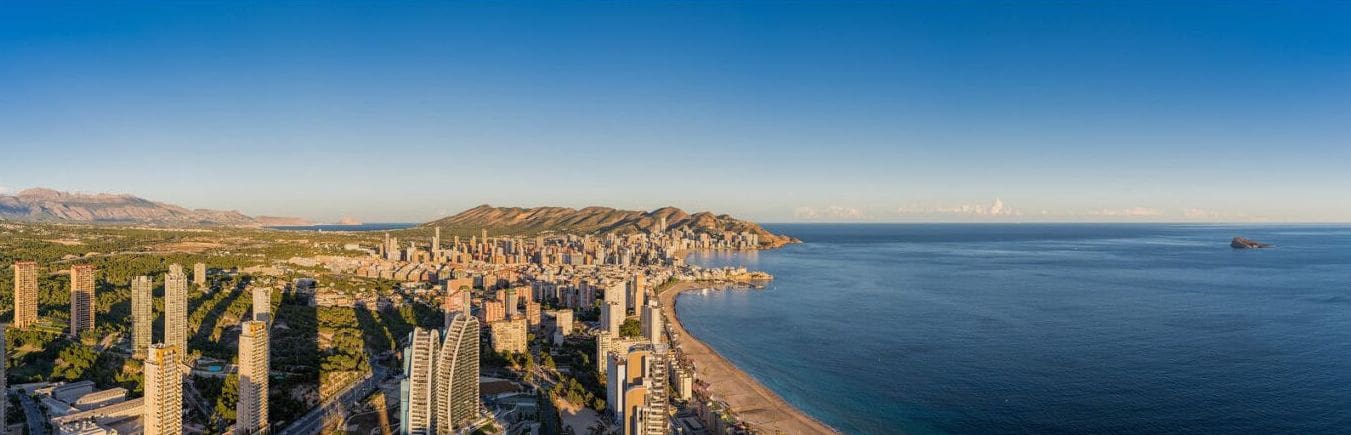 2 bedroom Apartment for sale in Benidorm with pool garage - € 579,000 (Ref: 9453734)